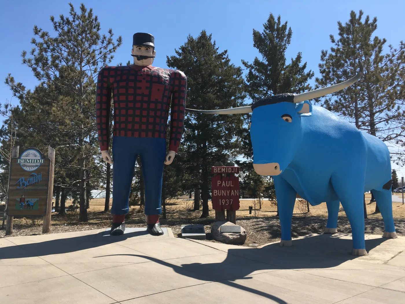 Paul Bunyan and Babe the Blue Ox statue in Bemidji, Minnesota